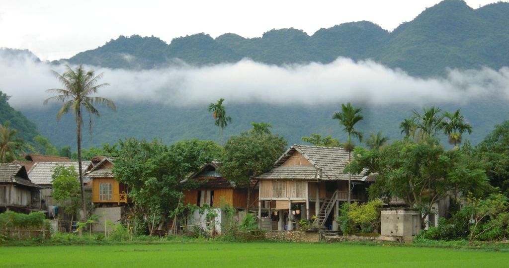 Mai Châu mờ ảo sương sớm