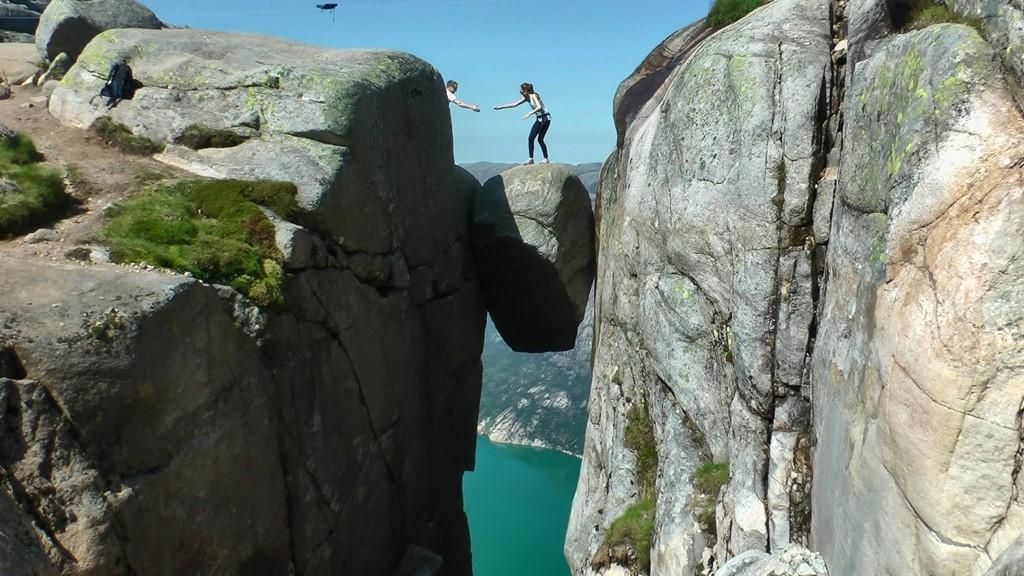 Vách núi Kjerag