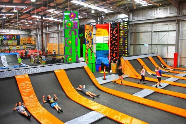 Công viên bạt nhún Jump Arena điểm “xả stress" hiệu quả