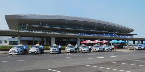 Từ sân bay Phú Quốc về thị trấn Dương Đông có rất nhiều taxi để bạn lựa chọn