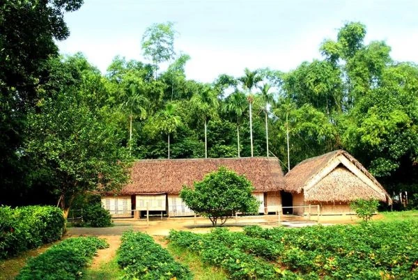 Khung cảnh đơn sơ thân thuộc tại làng Sen quê Bác