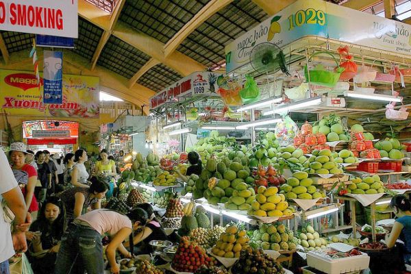 Bên trong chợ Bến Thành