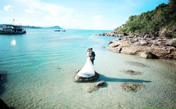 Chụp ảnh cưới ở bãi Suối Nóng