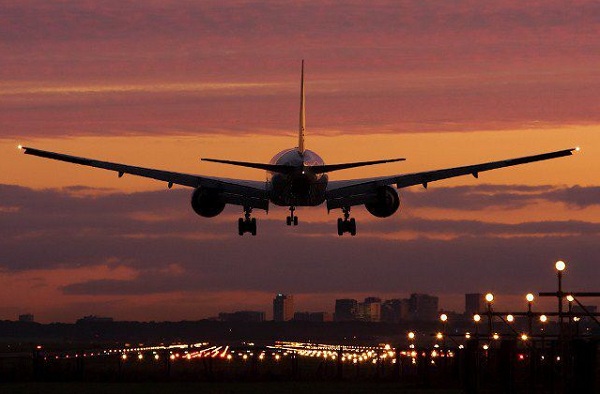 Lựa chọn các chuyến bay đêm có thể giúp bạn tiết kiệm chi phí