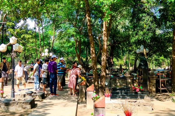 Mộ Võ Thị Sáu tại nghĩa trang liệt sĩ Hàng Dương, Côn Đảo