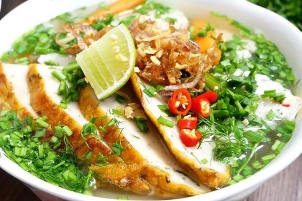 Bánh canh chả cá - Đặc sản Nha Trang không thể bỏ qua