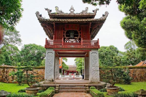 Bay từ Nha Trang đến Hà Nội tham quan Văn Miếu Quốc Tử Giám