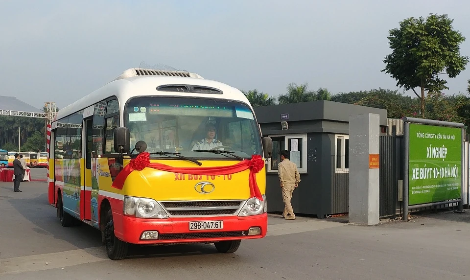 Xe buýt là phương tiện di chuyển tiết kiệm và an toàn