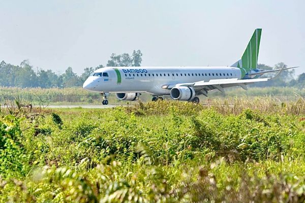 Tàu bay E190 đã sẵn sàng cất cánh Côn Đảo