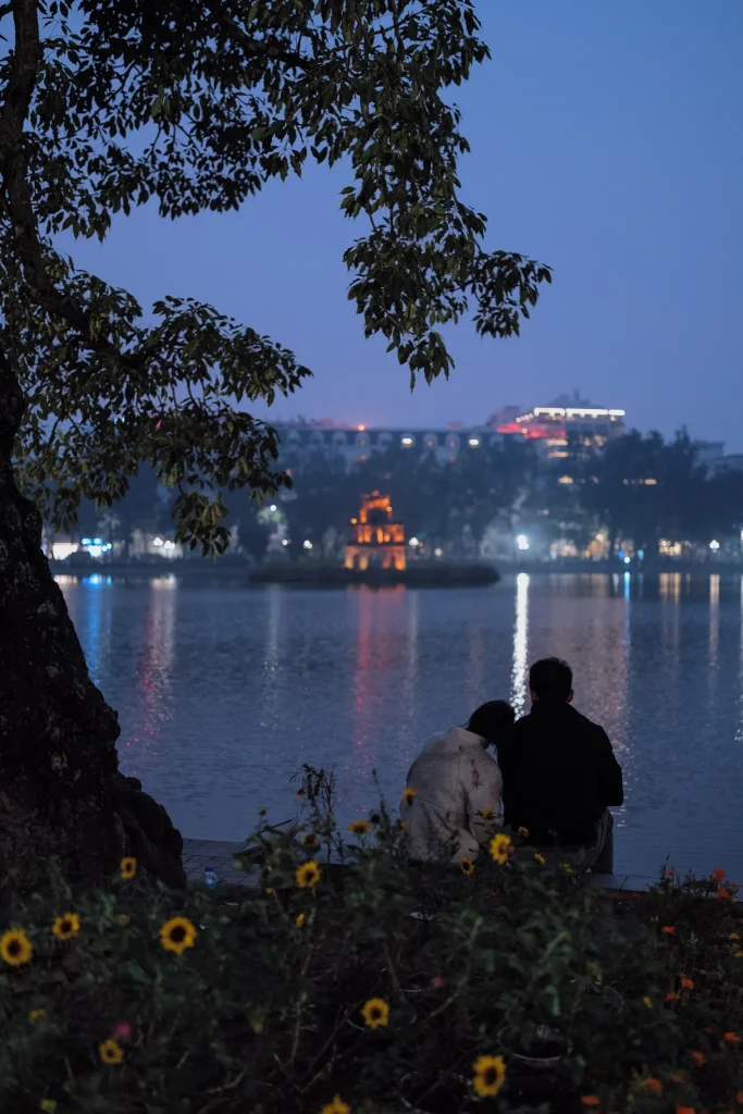 Hẹn hò tại Hồ Gươm