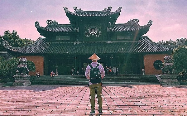 Mang theo giày thể thao để tiện vận động, leo núi và lên các bậc thang