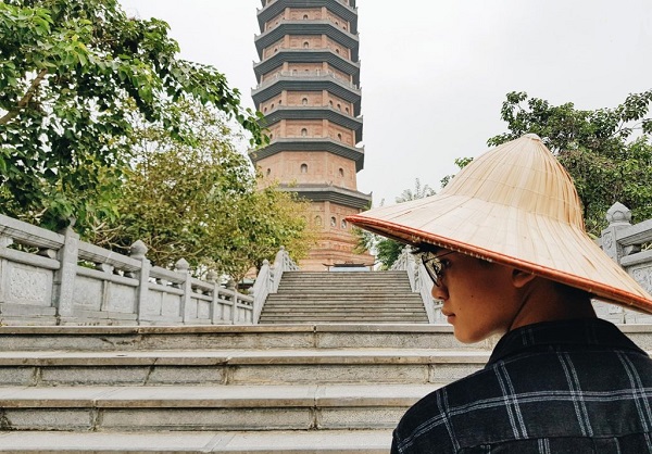 Các thiết bị điện tử, điện thoại có kết nối mạng để tra cứu thông tin