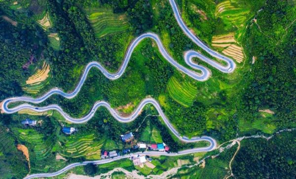 Đèo Mã Pì Lèng - Điểm du lịch Cao nguyên đá Đồng Văn hấp dẫn.