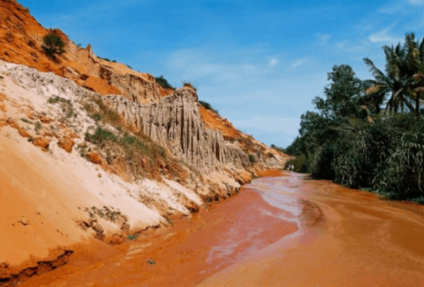 Suối Tiên tựa chốn bồng lai