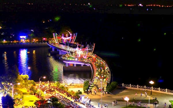 Bến Ninh Kiều về đêm