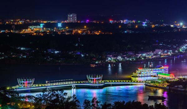 Đặt vé máy bay đi Cần Thơ ngắm vẻ đẹp lộng lẫy của bến Ninh Kiều