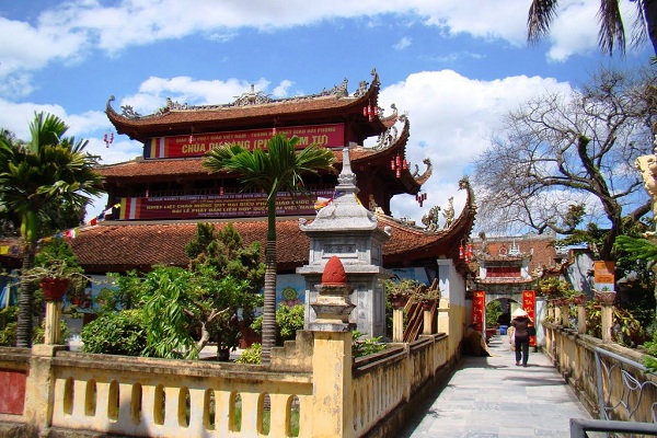 Vé máy bay Côn Đảo đi Hải Phòng tham quan Chùa Dư Hàng