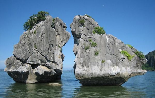 Hòn Trống Mái điểm du lịch gần Hải Phòng rất đáng để trải nghiệm