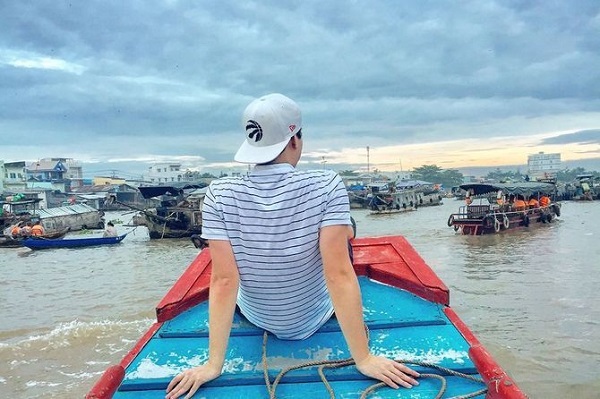 Đi du thuyền trên bến Ninh Kiều - Cần Thơ