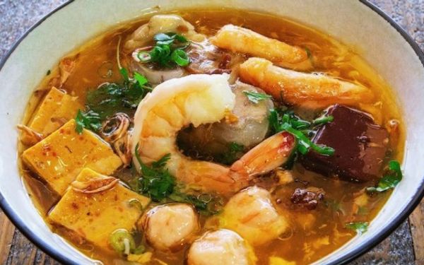 Món bánh canh gây "nghiện" ở Sài Gòn