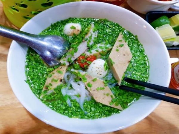 Về xứ Nẫu thưởng thức đặc sản bánh canh hẹ