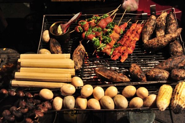 Giữa tiết trời se lạnh, được thưởng thức các món nướng của Sapa thì còn gì tuyệt hơn