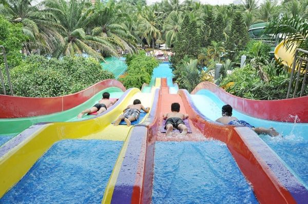 Rủ nhau đến Công viên nước Đầm Sen "bung xoã" cực đã