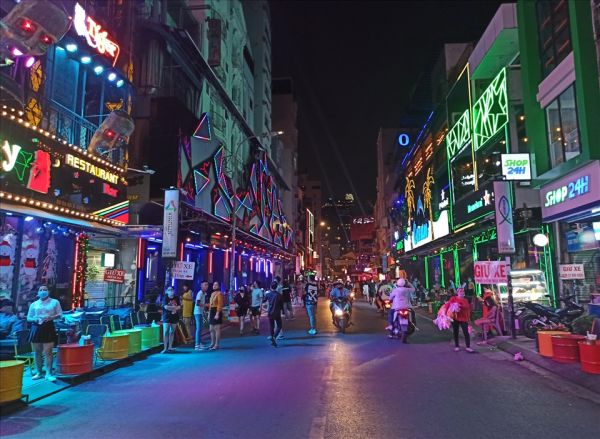 Phố Tây Bùi Viện - Con phố siêu hot ở Sài Thành