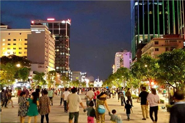Phố đi bộ Nguyễn Huệ - Thiên đường của các hoạt động vui chơi