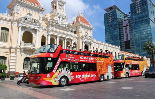 Trải nghiệm di lịch khám phá Sài Gòn trên xe buýt 2 tầng