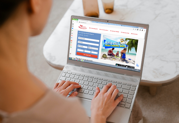 Truy cập vào website: timchuyenbay.com và tiến hành đặt vé