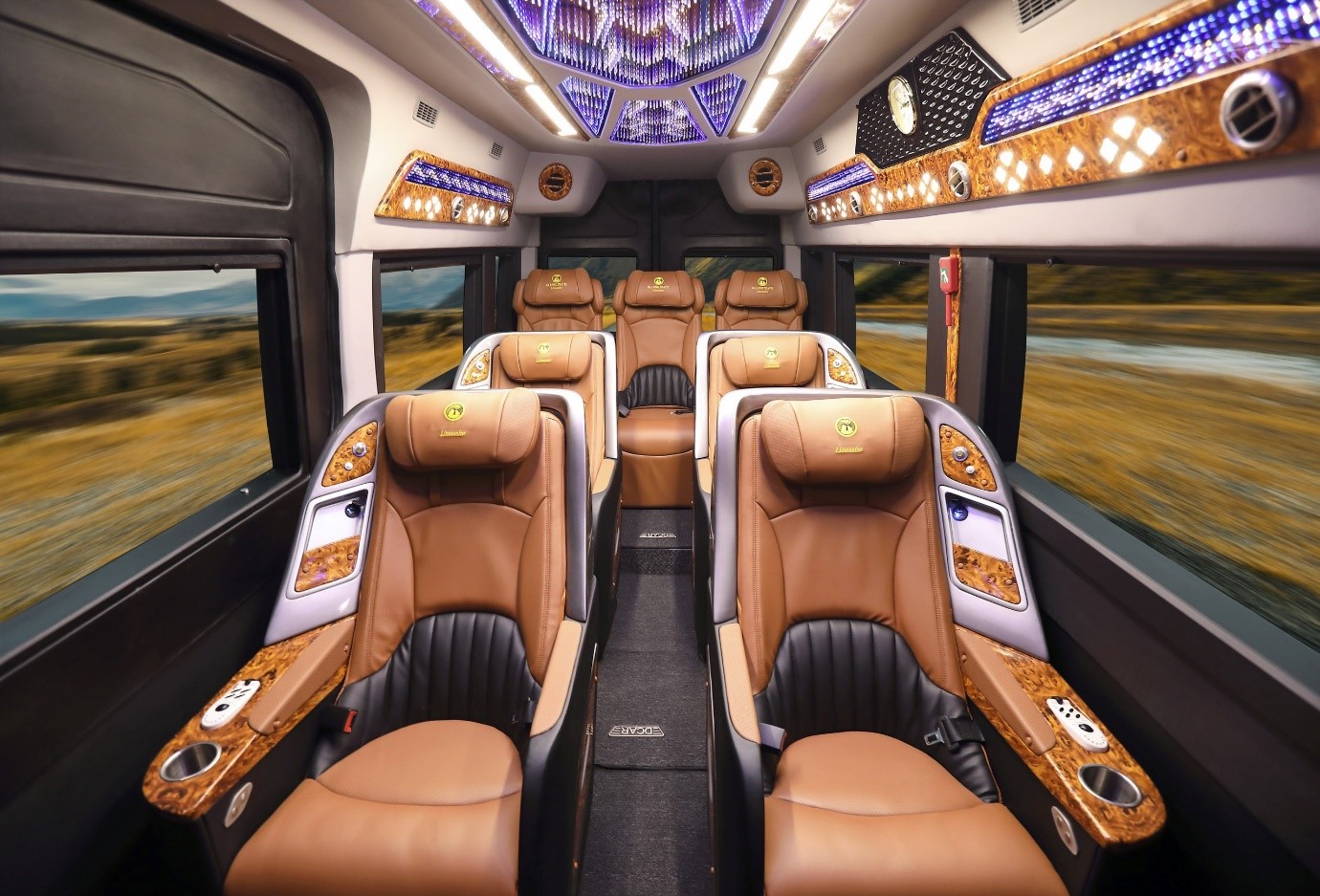 Nội thất sang trọng của xe Limousine
