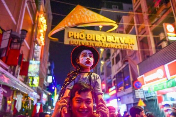 Phố Tây Bùi Viện ngày lễ Halloween