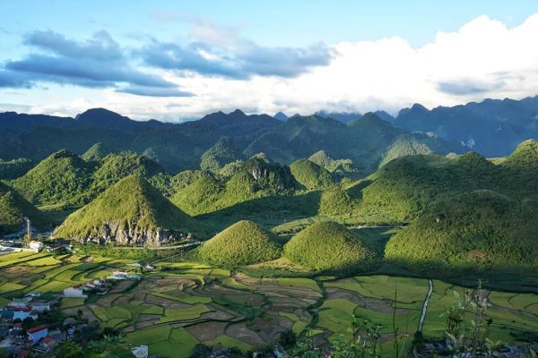 Sức hút lạ kỳ của núi đôi Quản Bạ khiến bao du khách say lòng