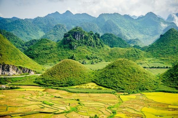 Núi đôi Quản Bạ ở đâu