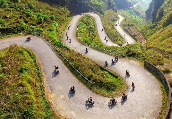 Di chuyển đến Quản Bạ bằng xe máy thử thách chinh phục những cung đường uốn lượn