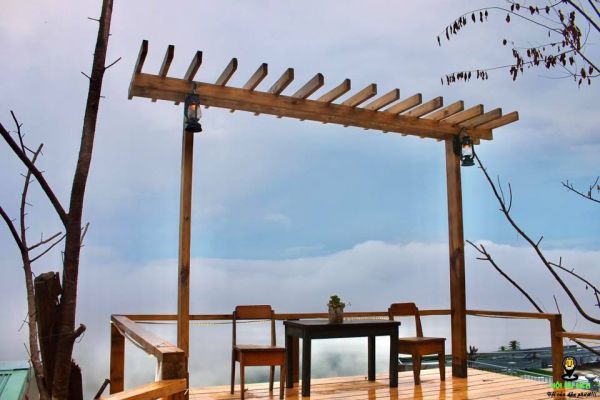 Mở mắt thấy mây ngàn tại Tiệm cà phê Con Tù Lì