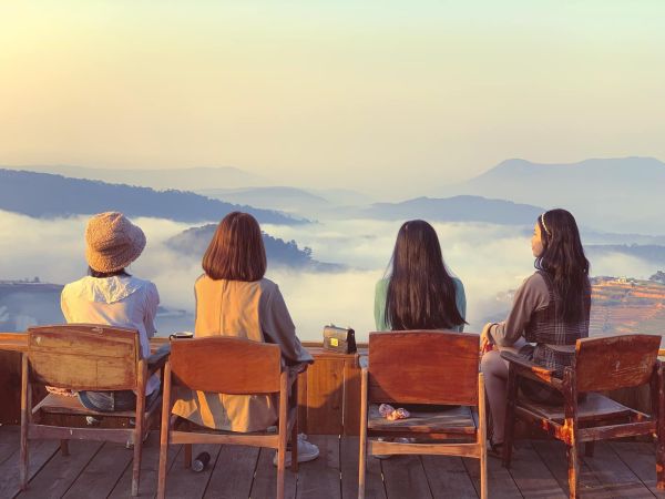 Một thoáng bình yên tại tiệm cà phê Hoàng Hôn Chiều