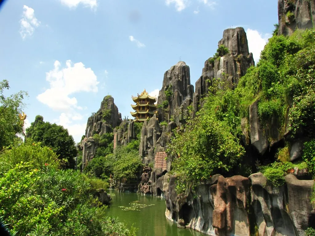 Ngũ Hành Sơn - Địa điểm du lịch tâm linh ở Đà Nẵng
