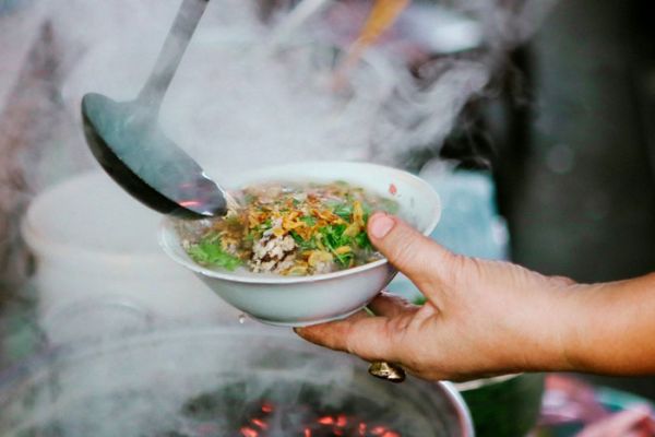 Bánh đúc nóng - món ngon vừa thổi vừa ăn