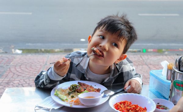 Thưởng thức món cơm tấm Sài Gòn