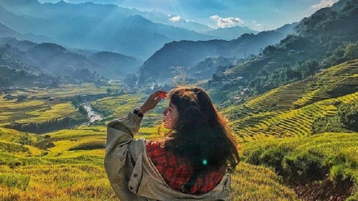 Cả thung lũng ngập tràn trong sắc vàng mùa lúa chín