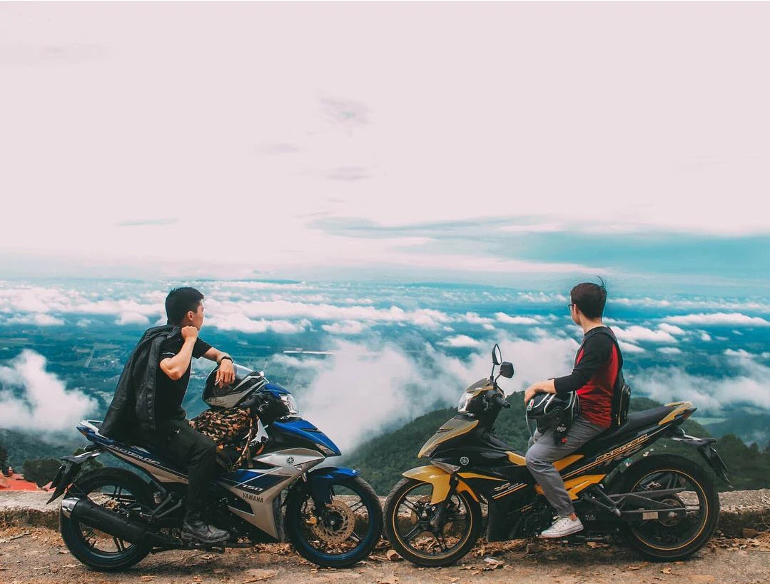 Xe máy là phương tiện di chuyển được nhiều bạn trẻ yêu thích