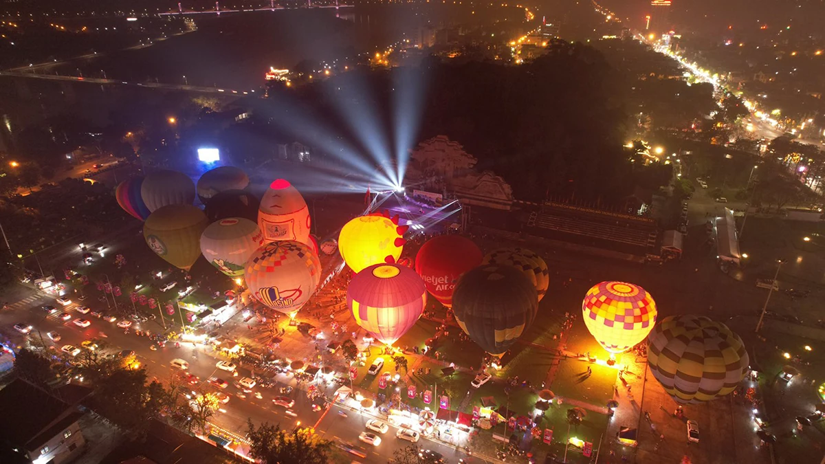Lễ hội khinh khí cầu tại quảng trường Nguyễn Tất Thành