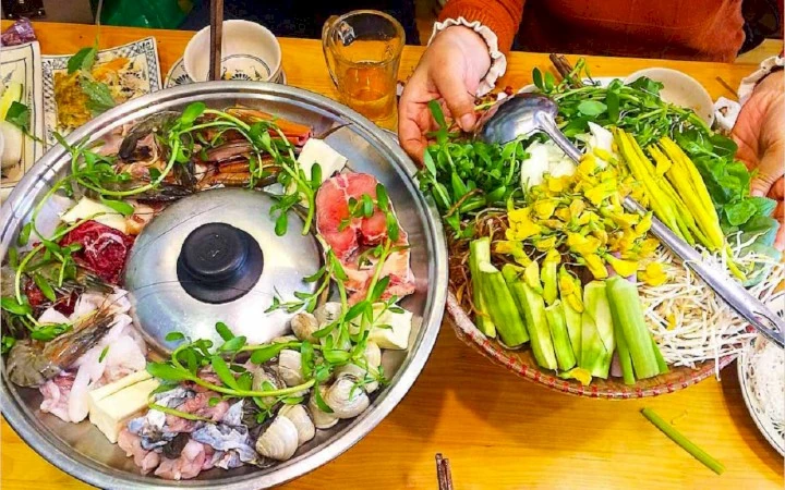 Món lẩu mắm đậm đà hương vị đồng quê