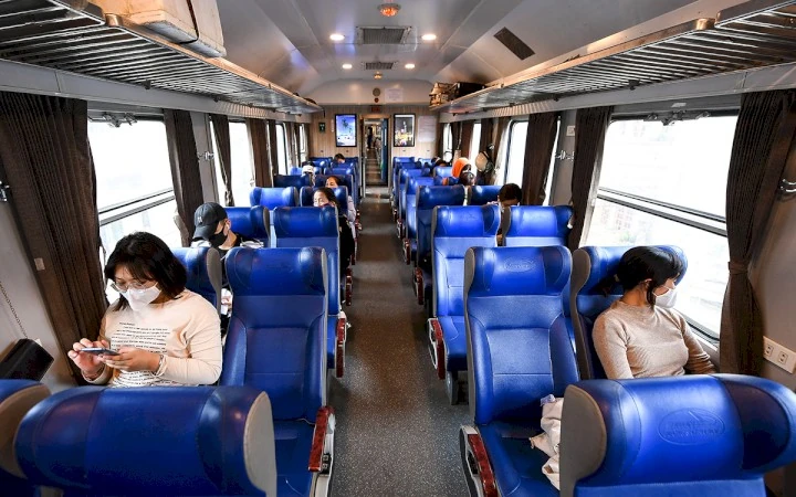 Từ Hà Nội đến Việt Trì bằng tàu hoả