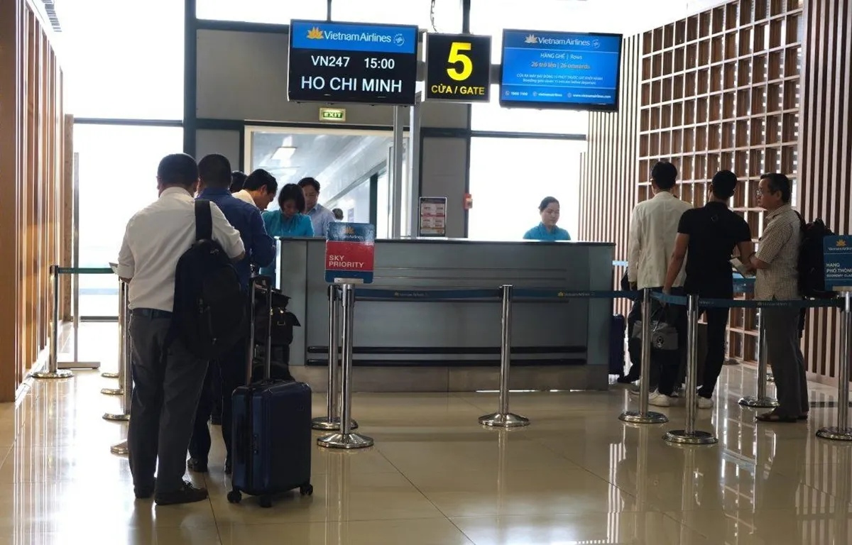 Cửa ra máy bay - nơi bạn tiến vào khu vực đón máy bay và chuẩn bị lên tàu