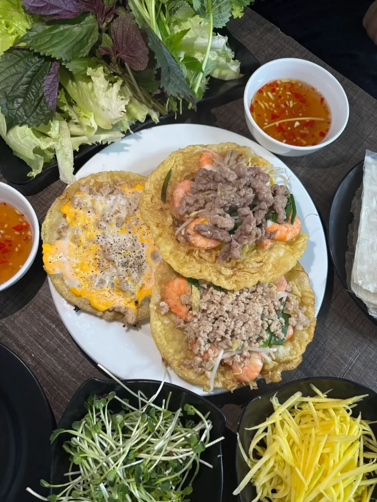 Bánh xèo tôm nhảy Quy Nhơn