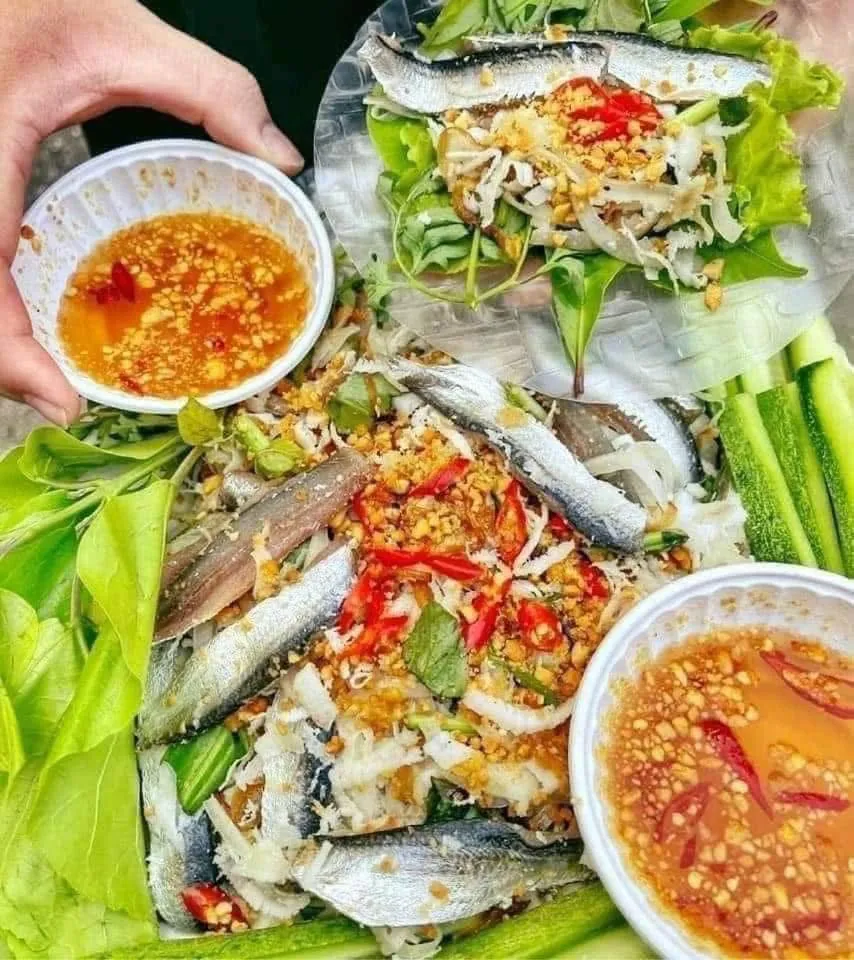 Gỏi cá trích Phú Quốc linh hồn ẩm thực biển đảo tại timchuyenbay.com.