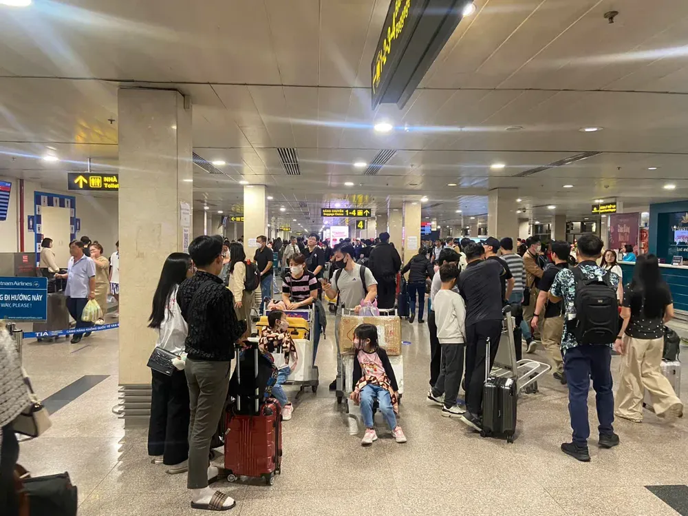 Sân bay mùng 8 Tết cũng thoáng hơn những ngày trước đó